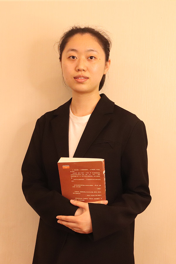 三原梁艺 本科学历，优秀班主任