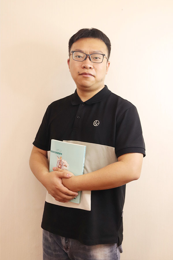 三原杨斌 本科学历，毕业于西安航空学院
