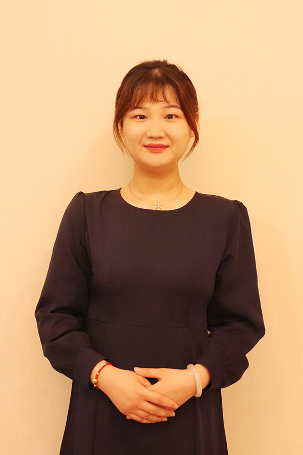 三原文哲 本科学历，优秀班主任